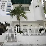 Cerca De La Bahia Y Mall