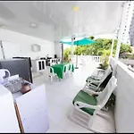 Cerca De La Bahia Y Mall